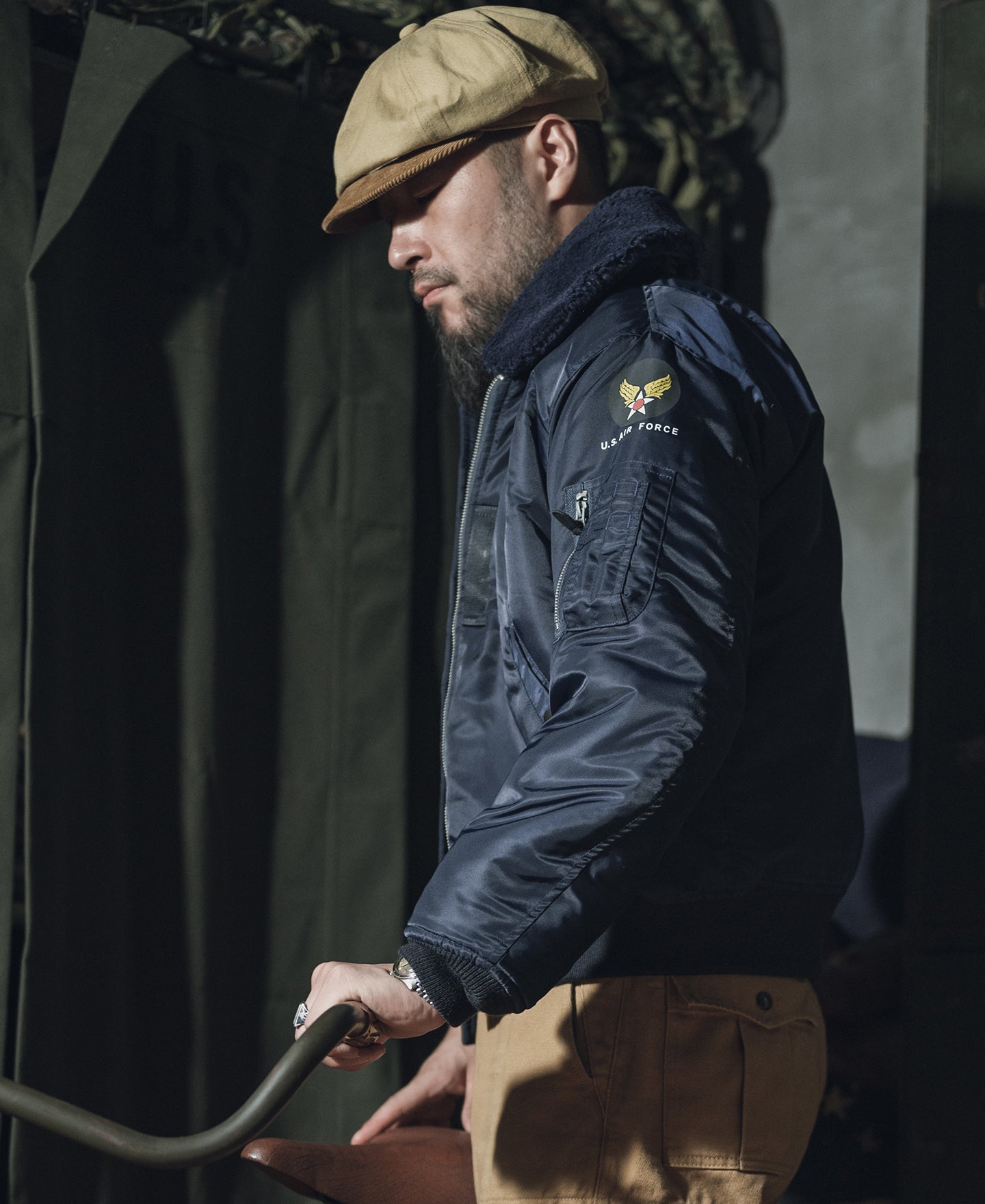 Blouson aviateur militaire vintage bleu marine avec col Sherpa