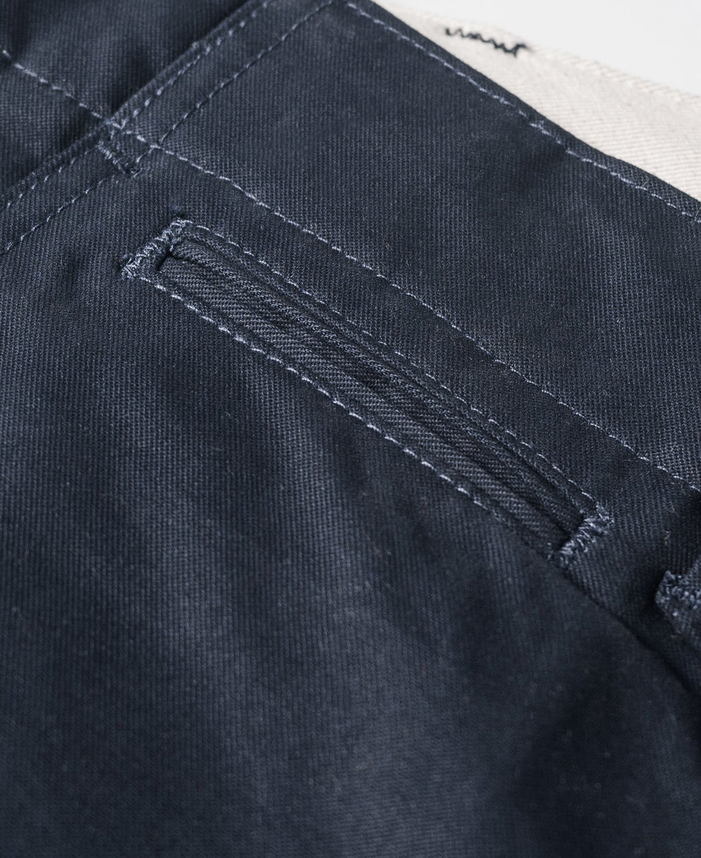 Pantalon chino ample bleu marine à jambes larges de style militaire
