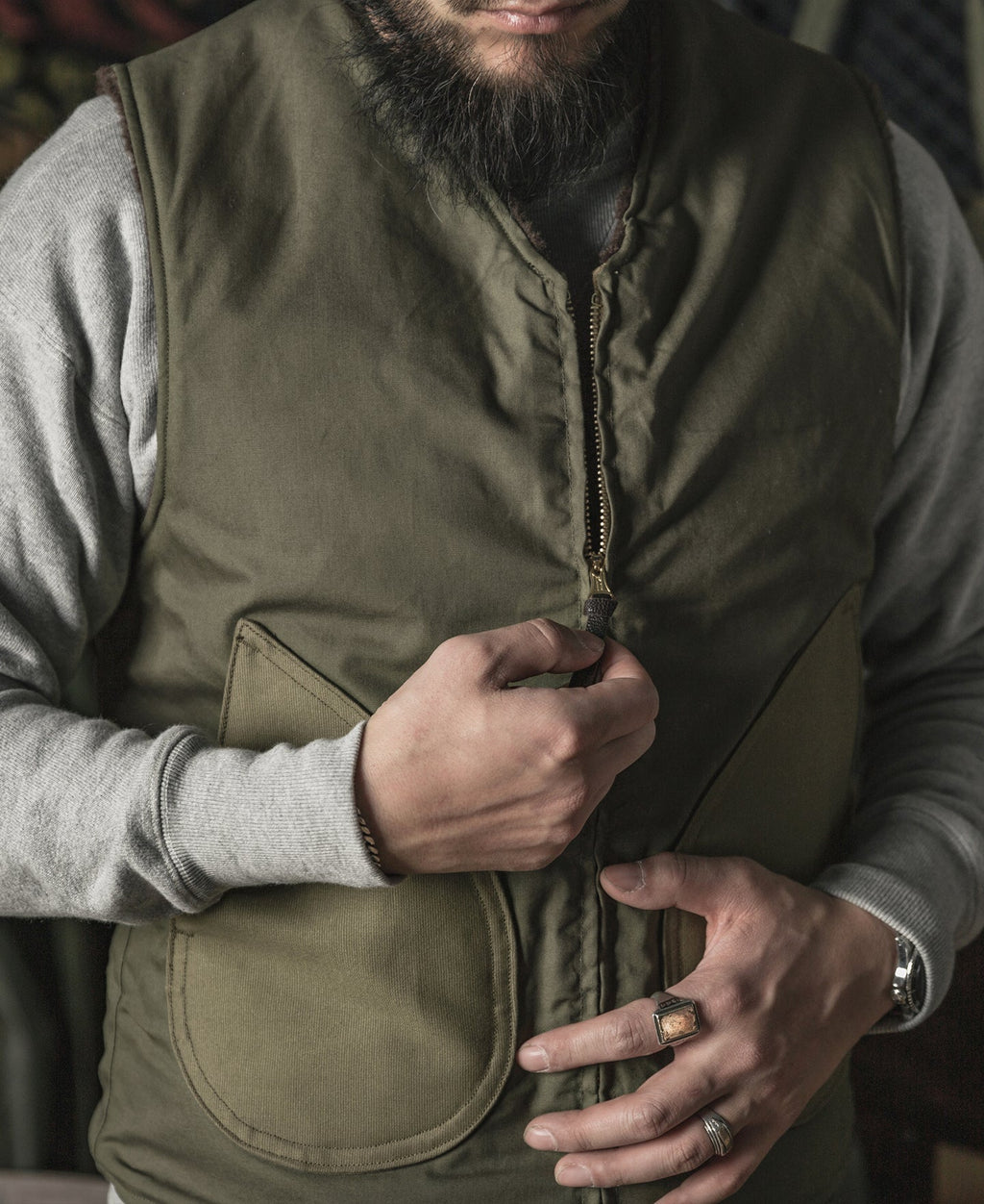 Gilet zippé doublé polaire olive avec grandes poches avant