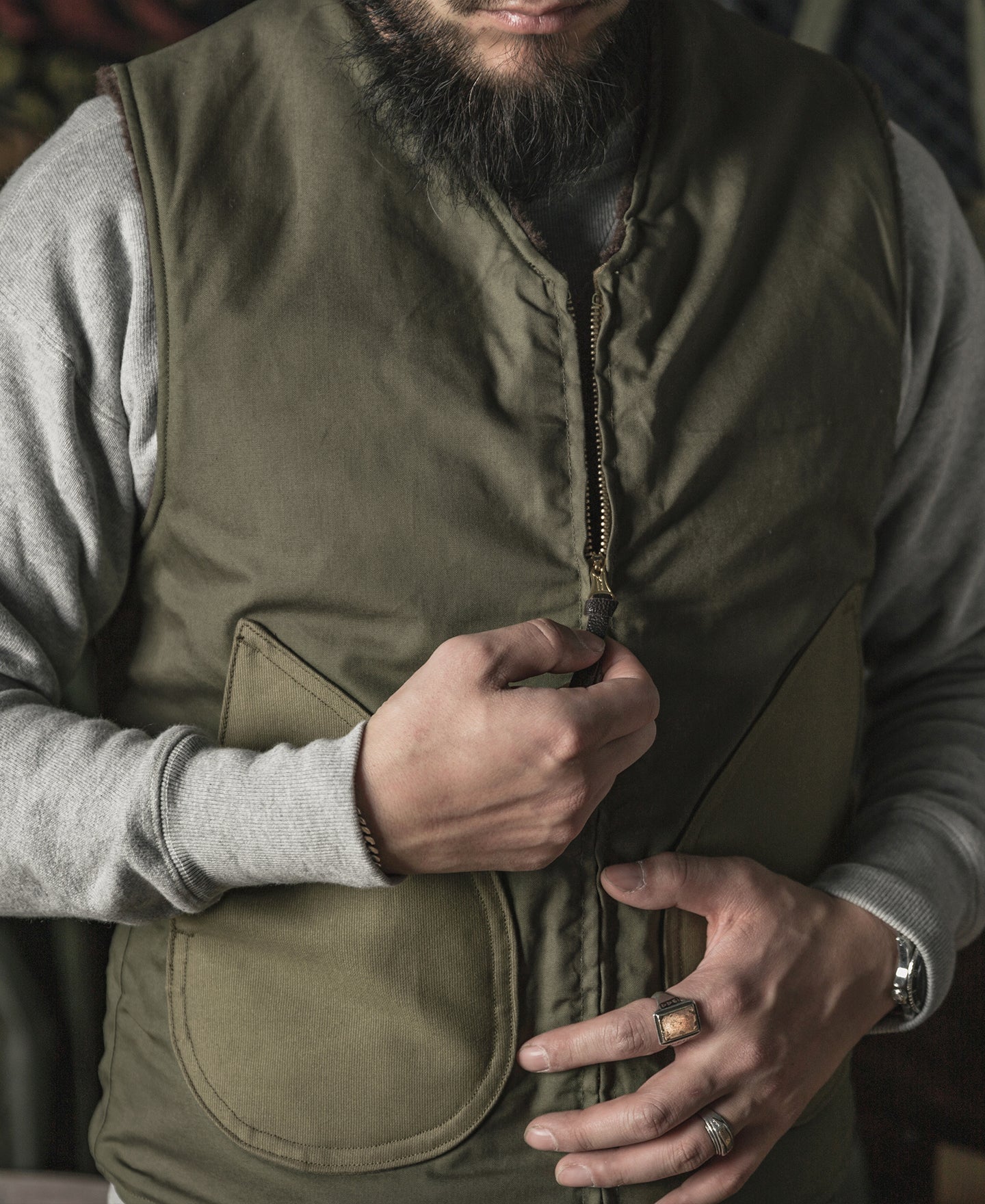 Gilet zippé doublé polaire olive avec grandes poches avant