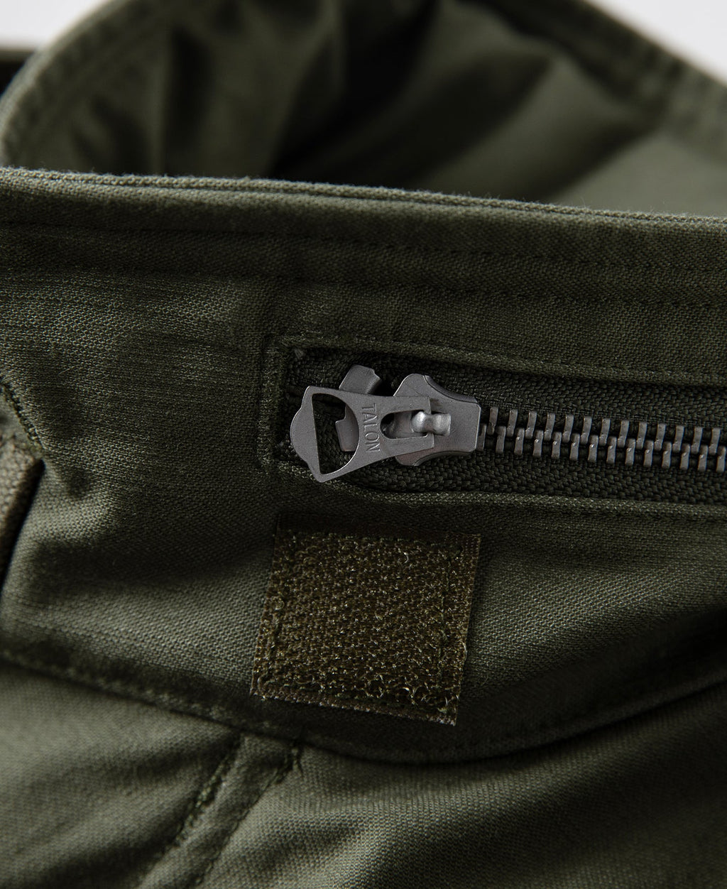 Veste militaire de terrain olive avec col montant et quatre poches