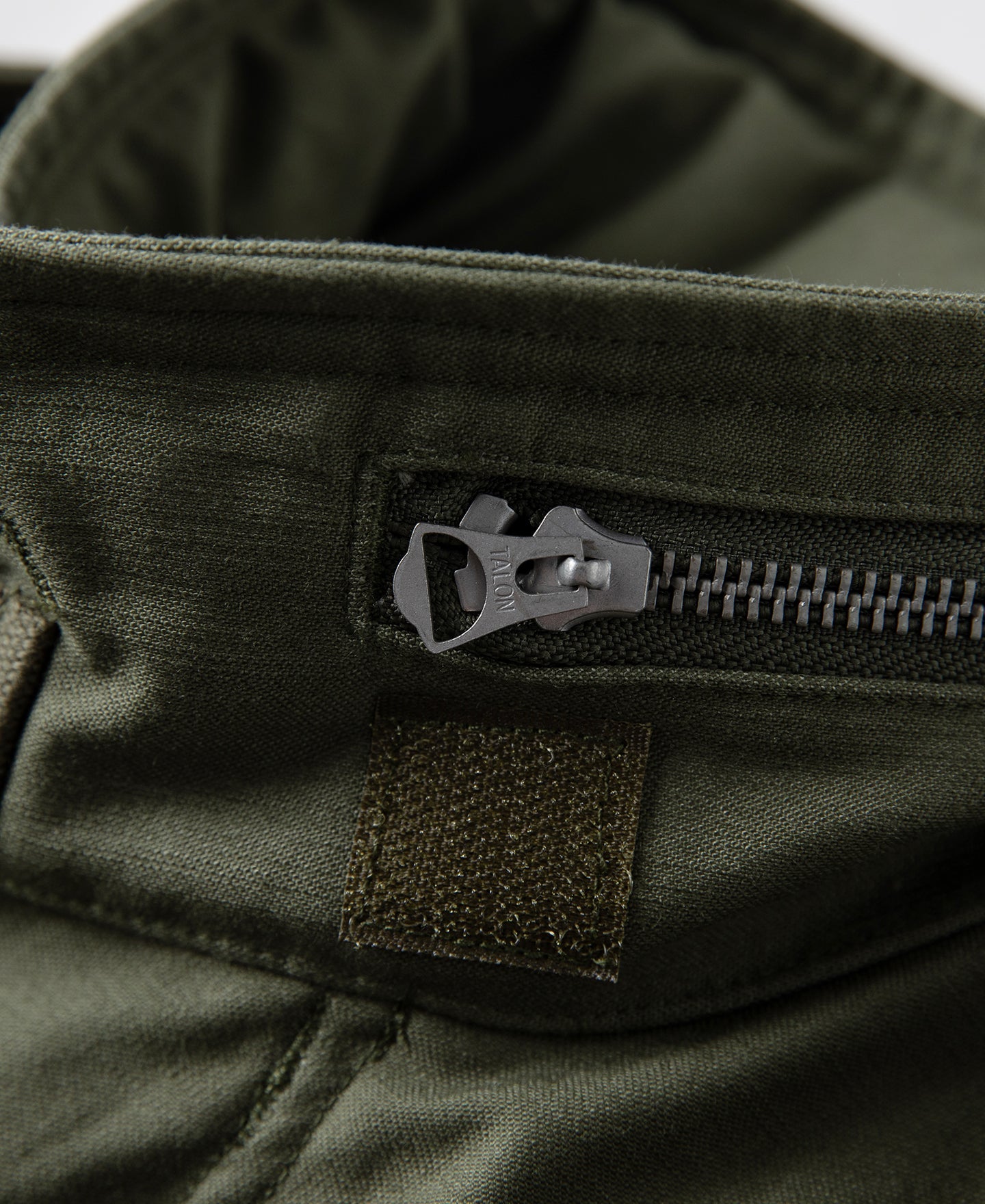 Veste militaire de terrain olive avec col montant et quatre poches