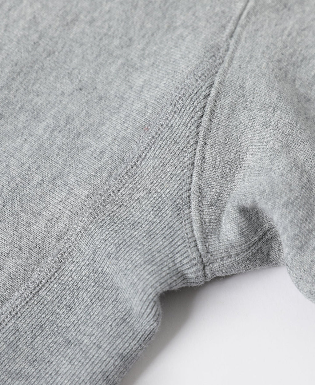 Sweat-shirt vintage demi-zip avec motif universitaire gris