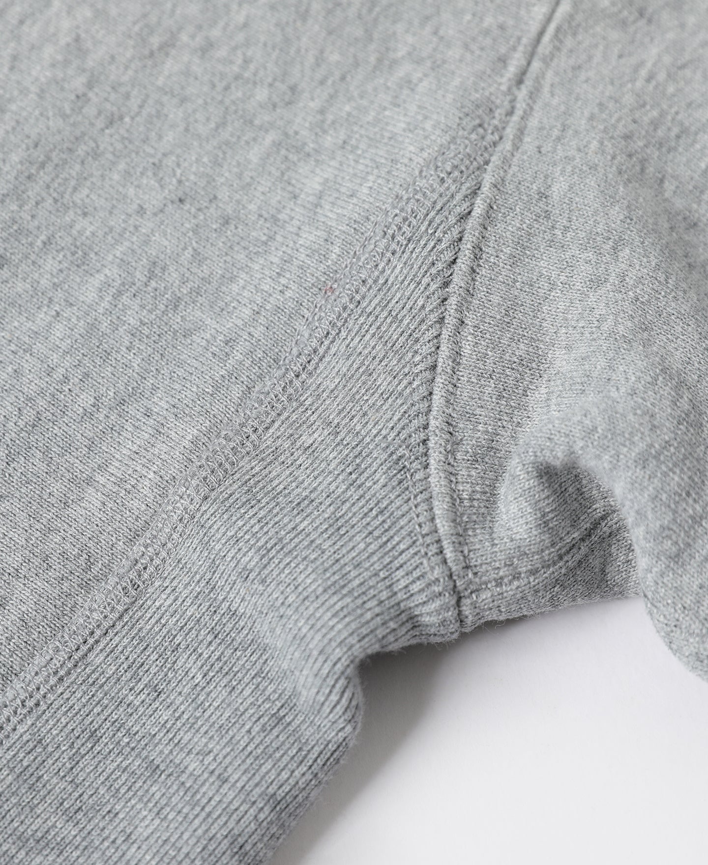 Sweat-shirt vintage demi-zip avec motif universitaire gris