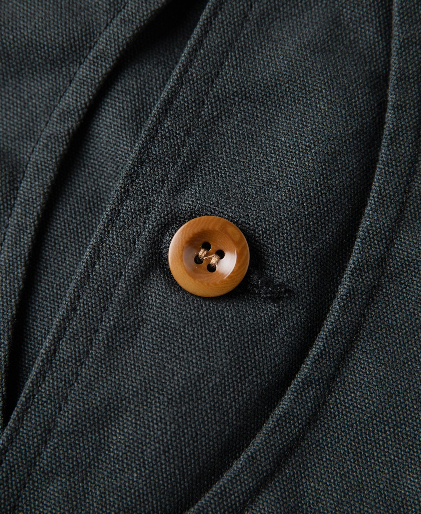 Gilet utilitaire homme en toile vert foncé à poches multiples et boutonnage