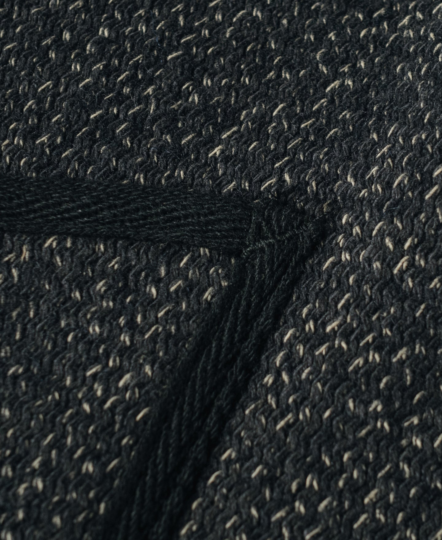 Gilet en laine mélangée poivre et sel à quatre poches avec liseré noir coupe classique