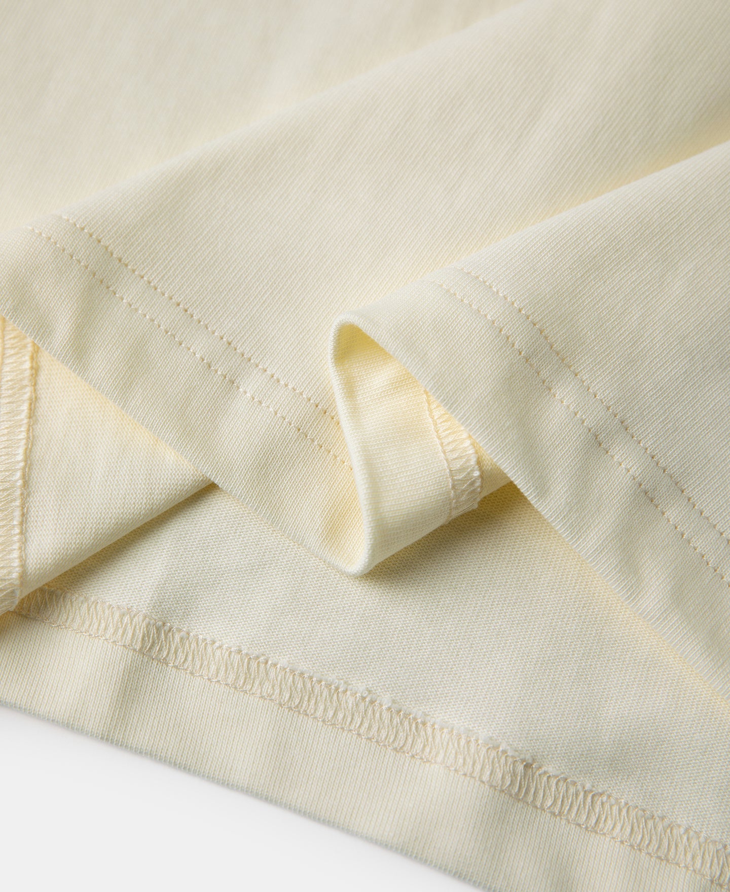 T-shirt en coton écru à manches courtes et col tunisien boutonné pour homme