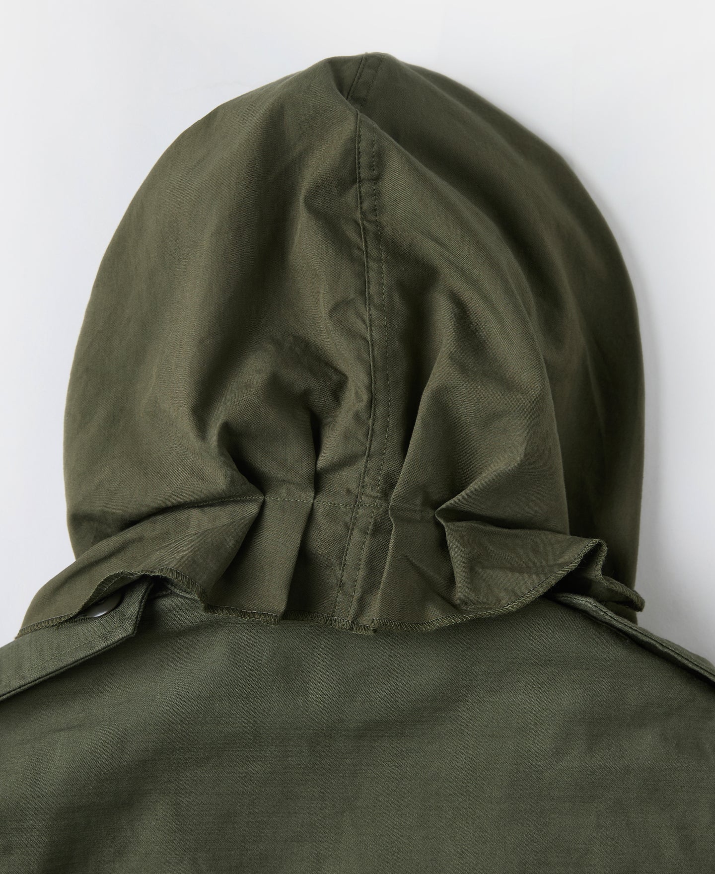 Veste militaire M-65 vert olive avec écussons brodés