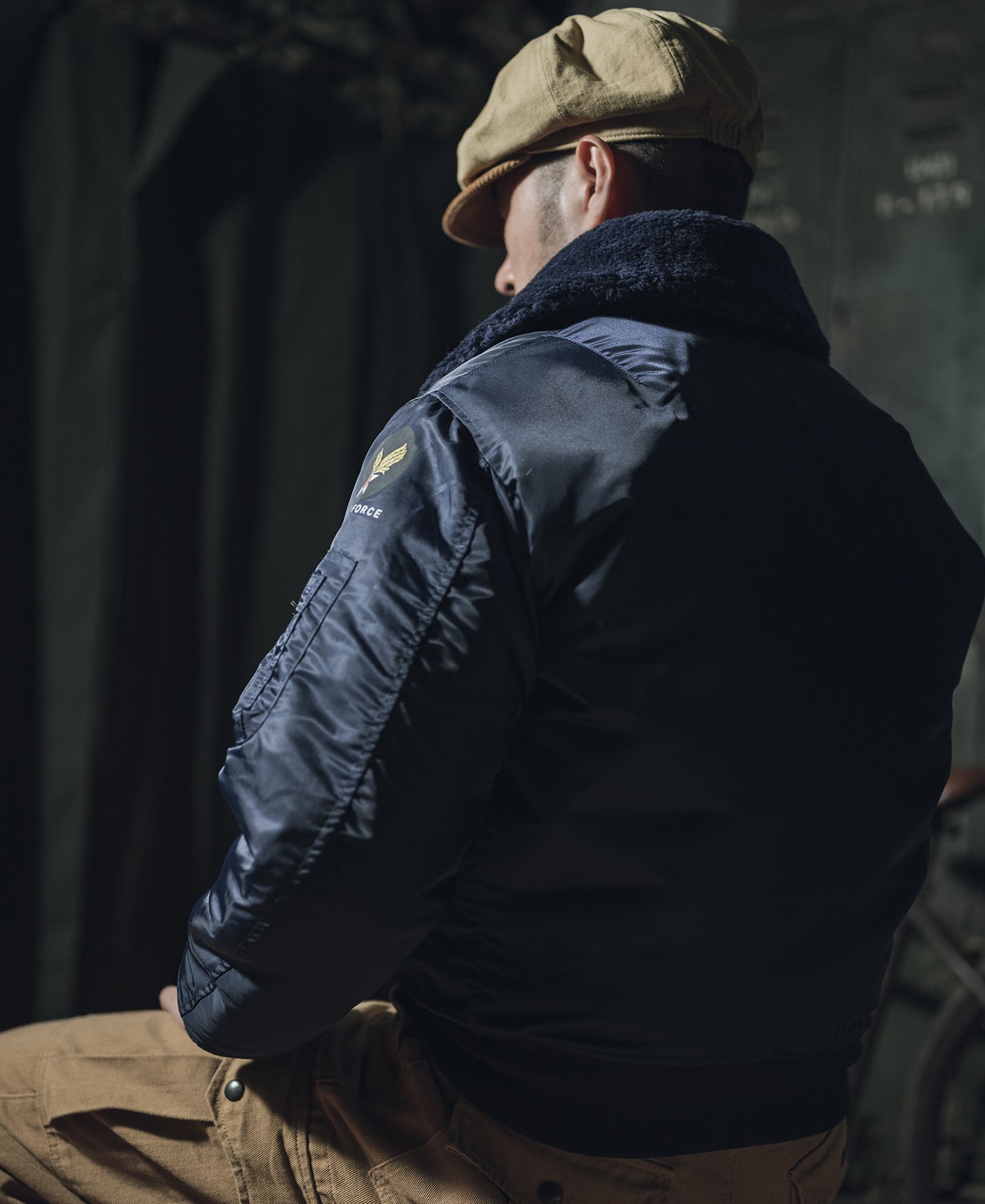 Blouson aviateur militaire vintage bleu marine avec col Sherpa