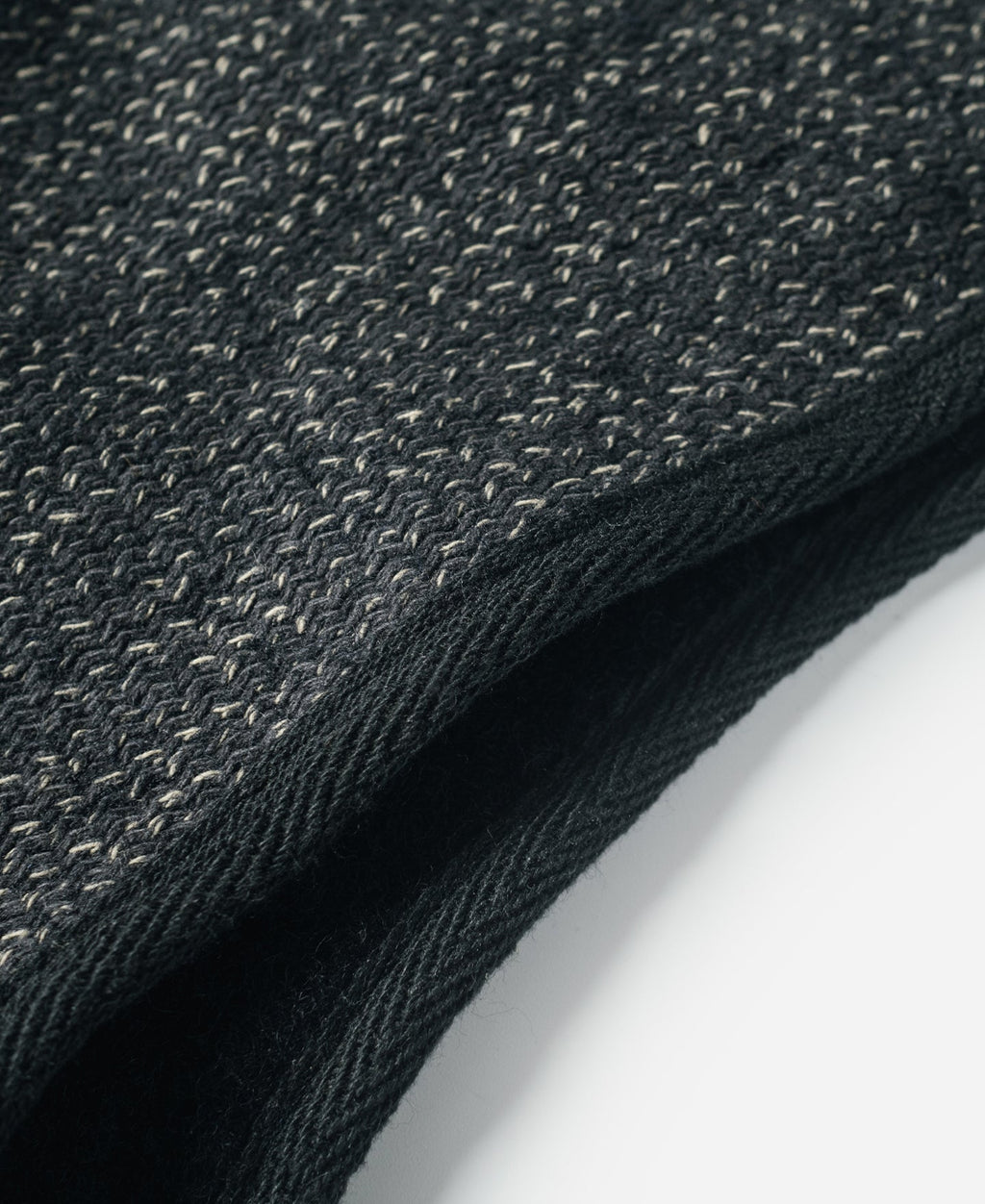 Gilet en laine mélangée poivre et sel à quatre poches avec liseré noir coupe classique