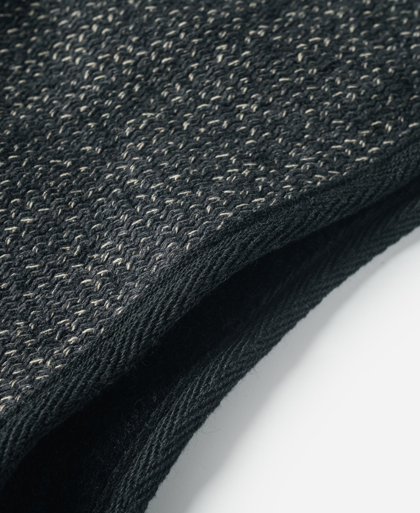 Gilet en laine mélangée poivre et sel à quatre poches avec liseré noir coupe classique