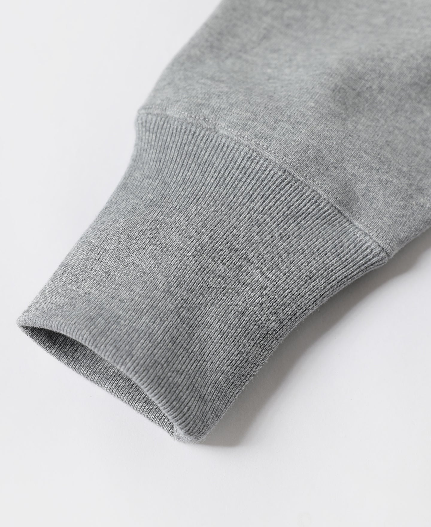 Sweat-shirt vintage demi-zip avec motif universitaire gris