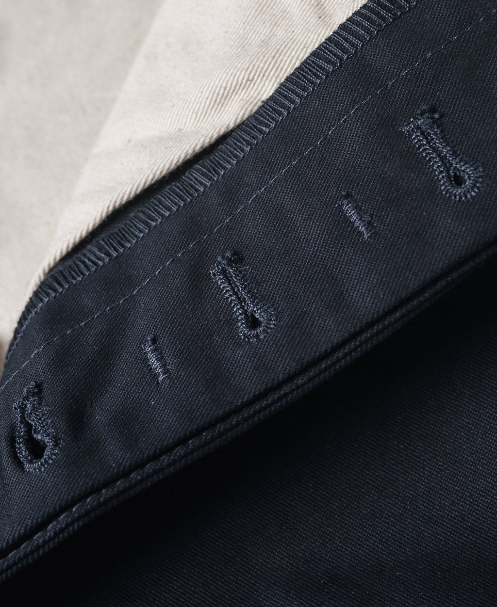Pantalon chino ample bleu marine à jambes larges de style militaire