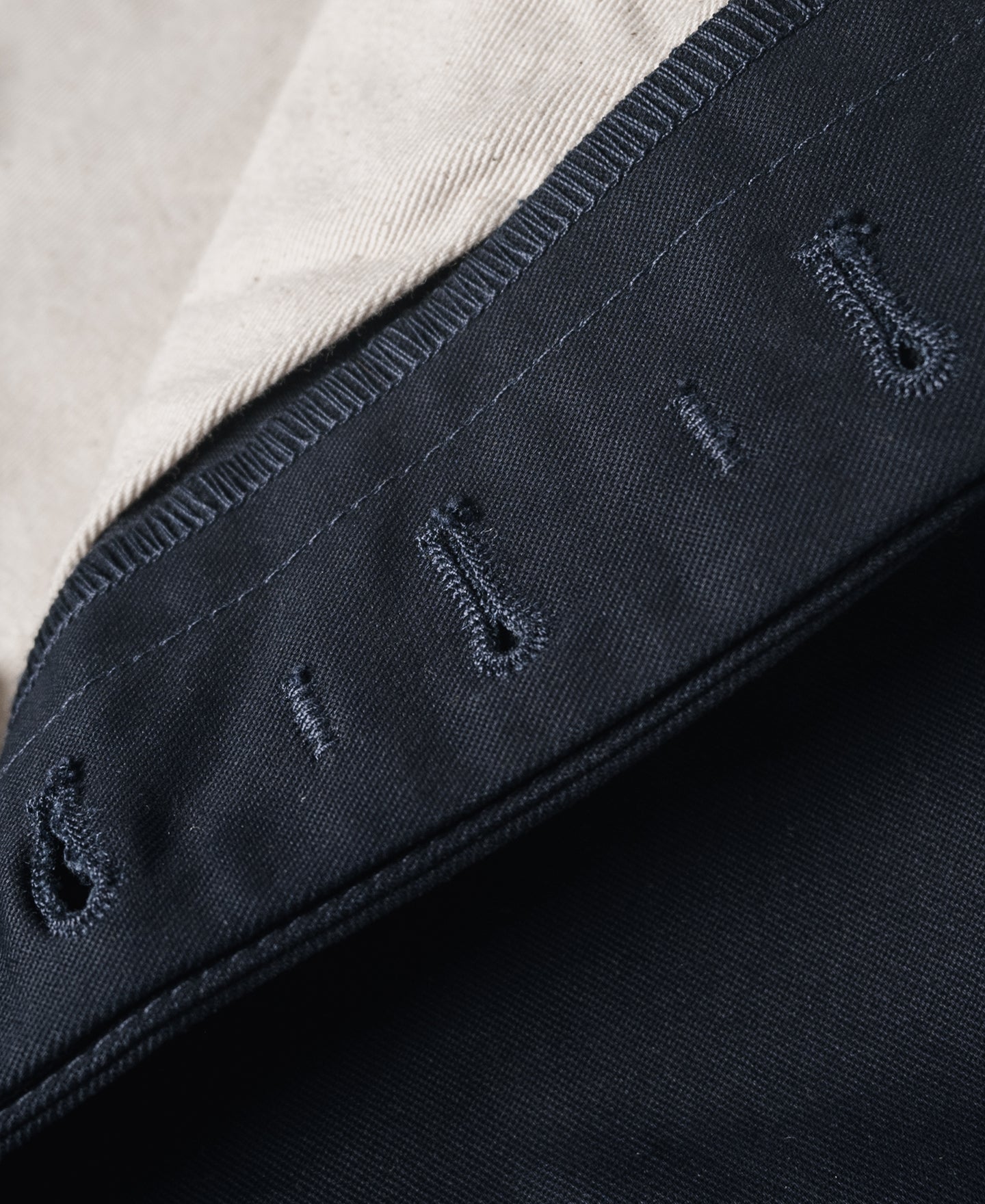 Pantalon chino ample bleu marine à jambes larges de style militaire