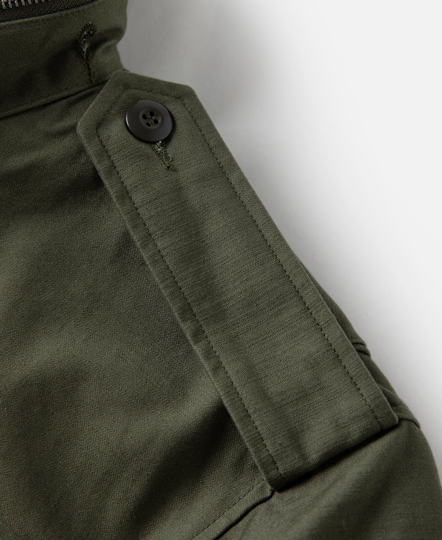 Veste militaire de terrain olive avec col montant et quatre poches