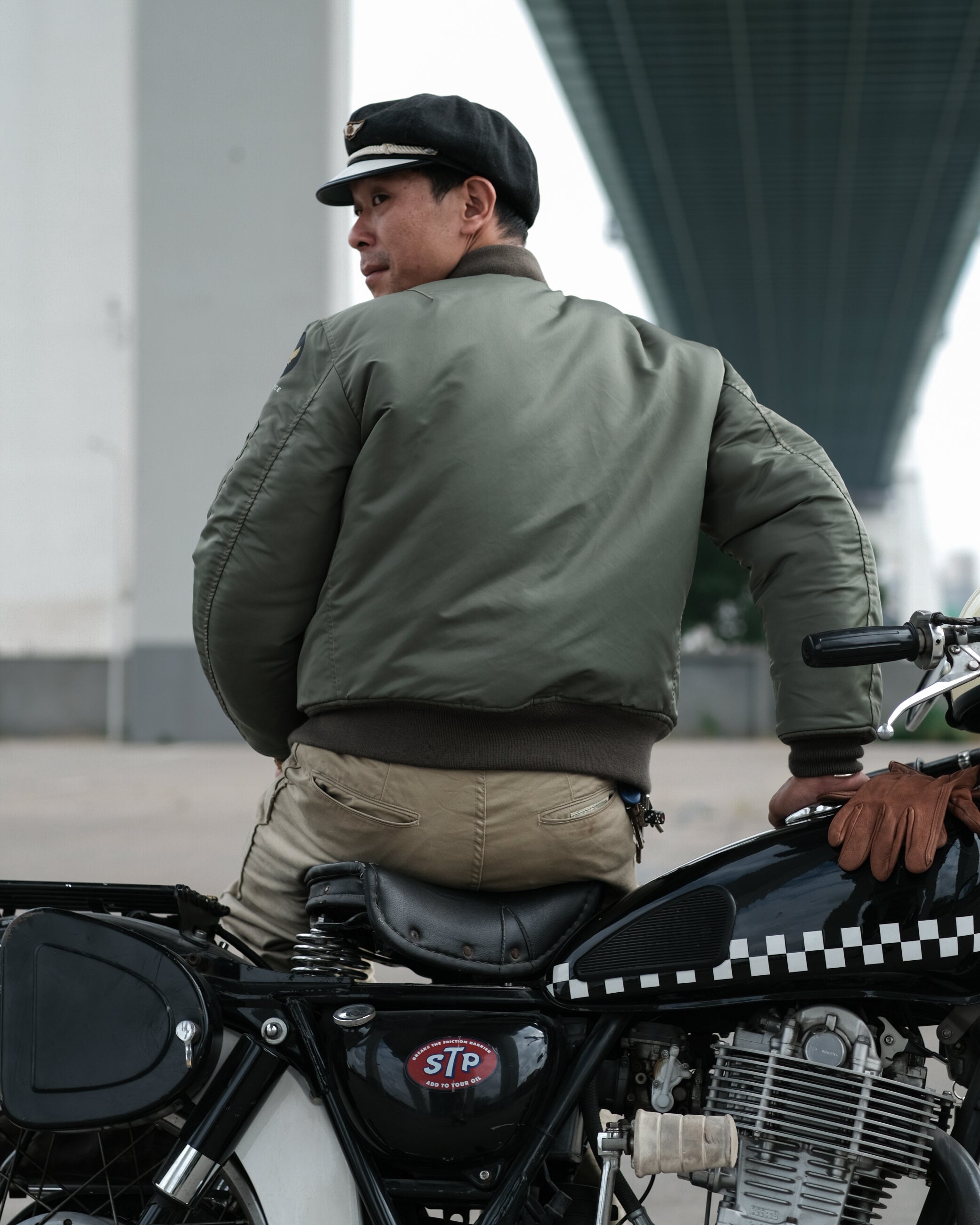 Blouson aviateur style MA-1 vert olive avec écusson de l'armée de l'air