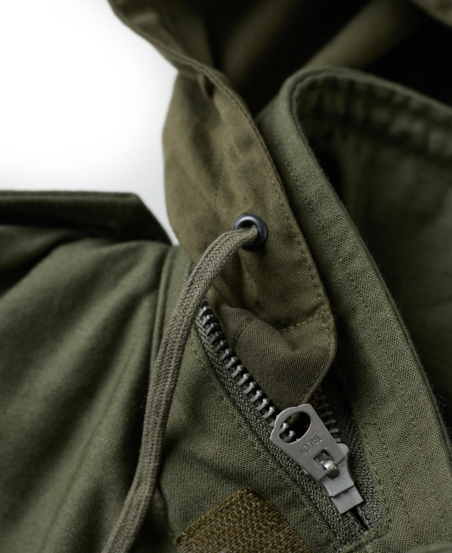 Veste militaire M-65 vert olive avec écussons brodés