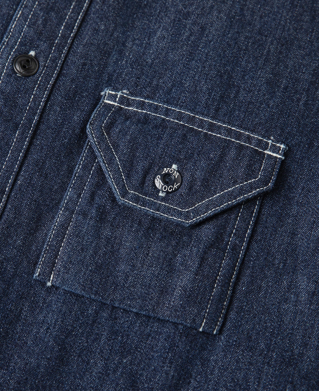Chemise de travail à manches longues en denim bleu épais avec poches poitrine