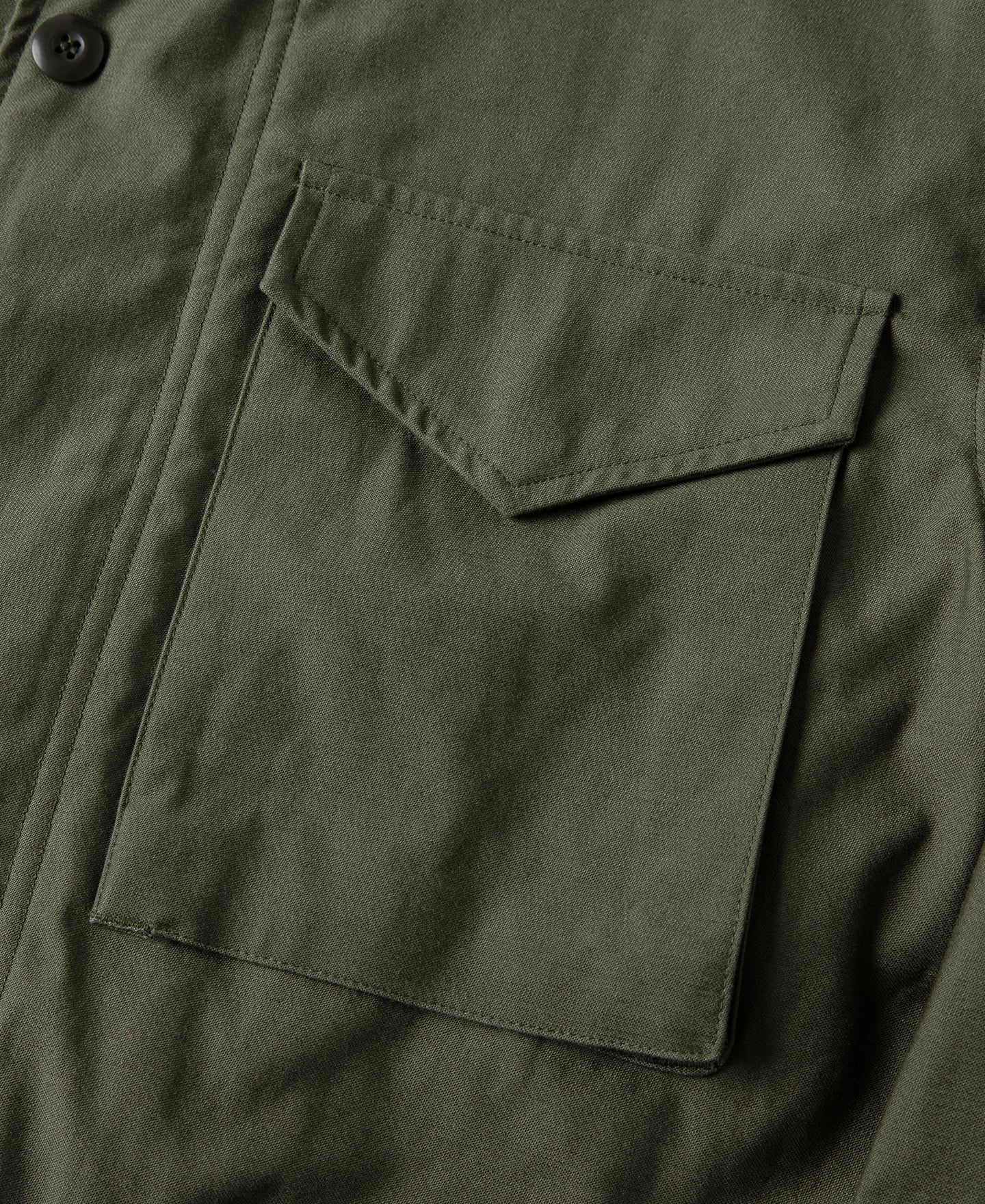 Veste militaire de terrain olive avec col montant et quatre poches