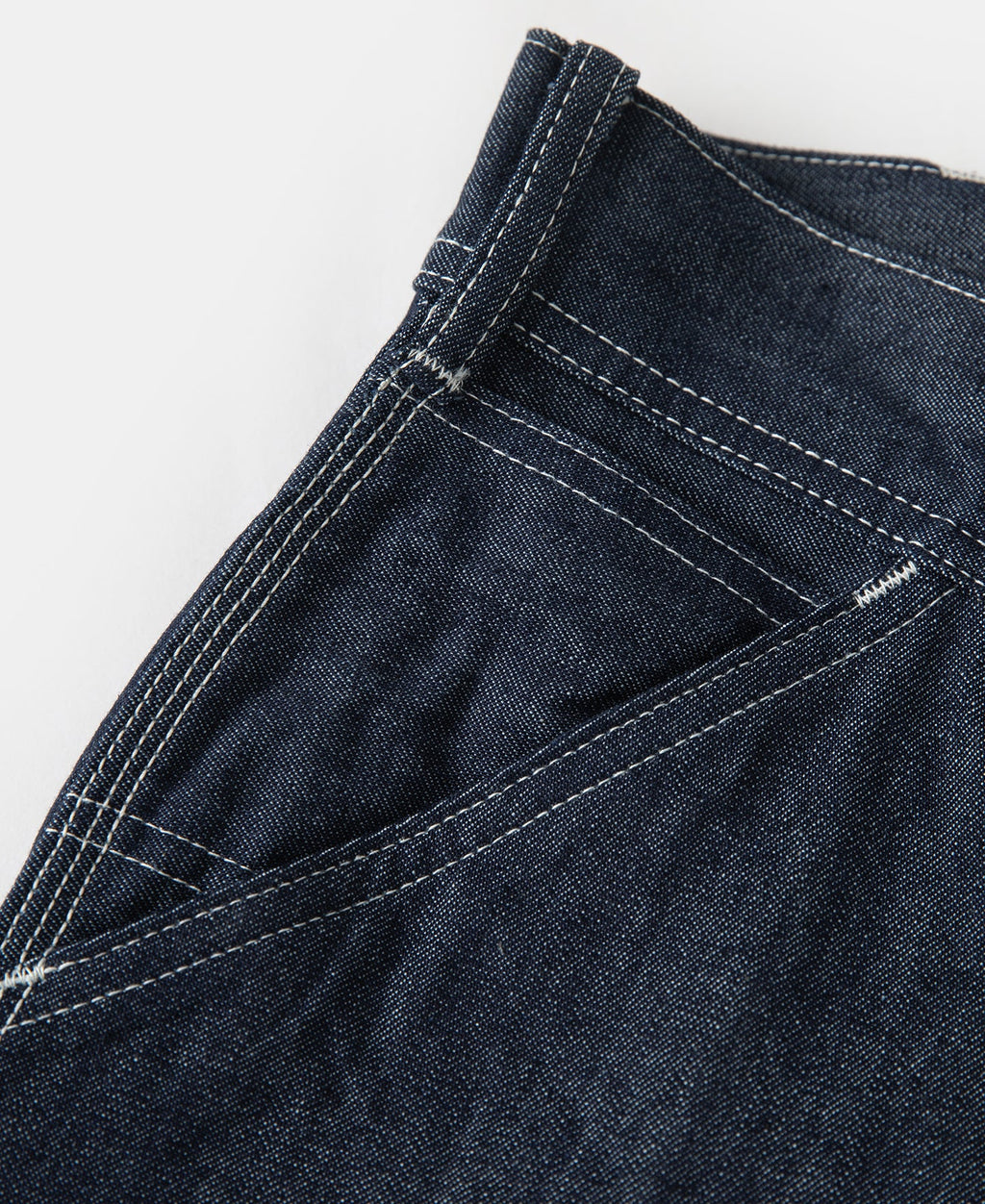 Jean toile indigo coupe large style peintre avec surpiqûres contrastantes