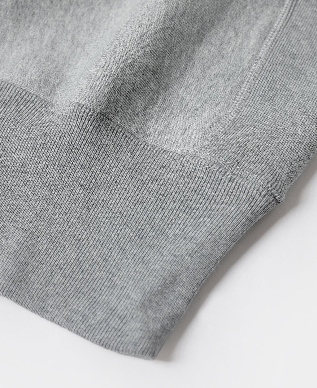 Sweat-shirt vintage demi-zip avec motif universitaire gris