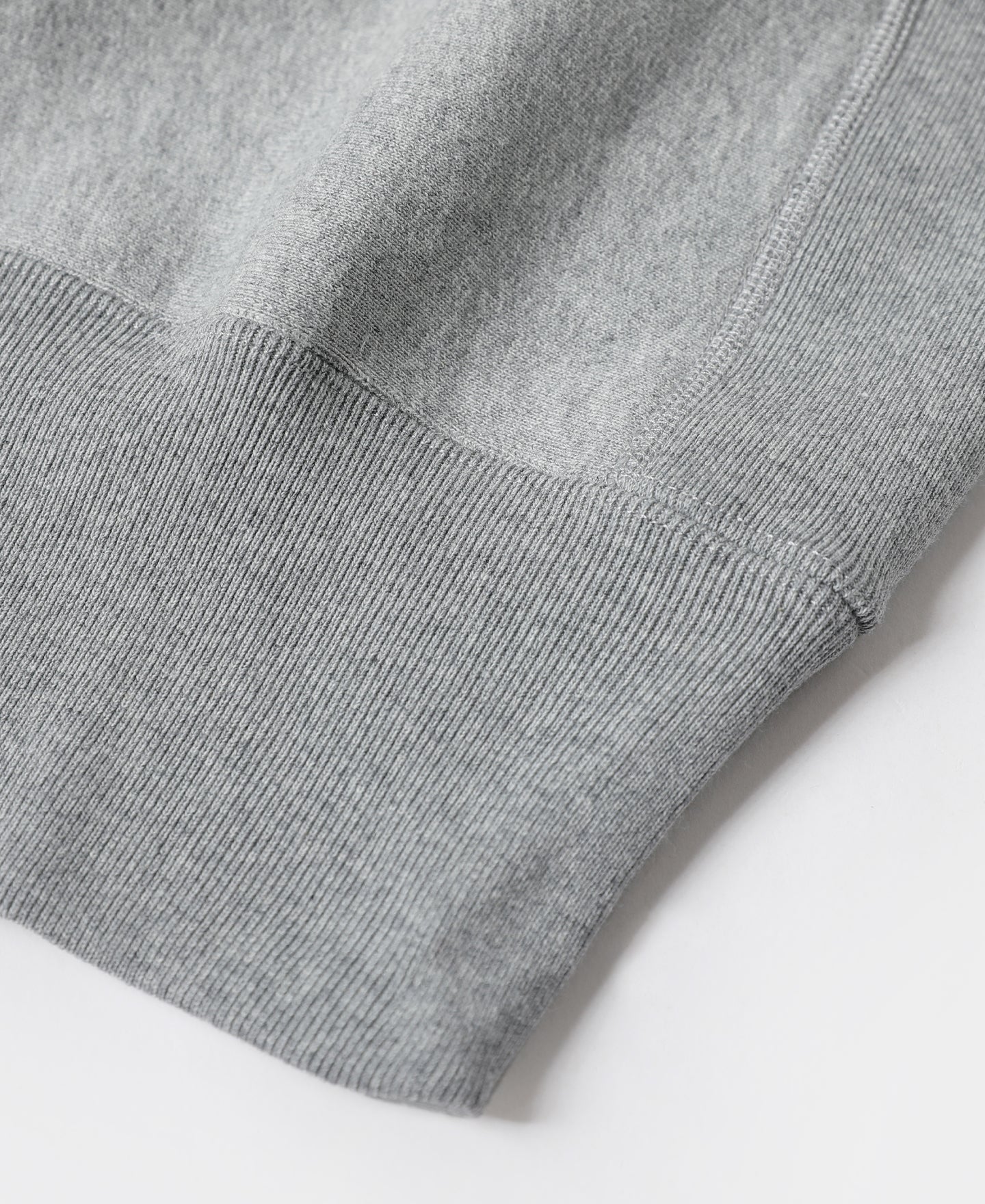 Sweat-shirt vintage demi-zip avec motif universitaire gris