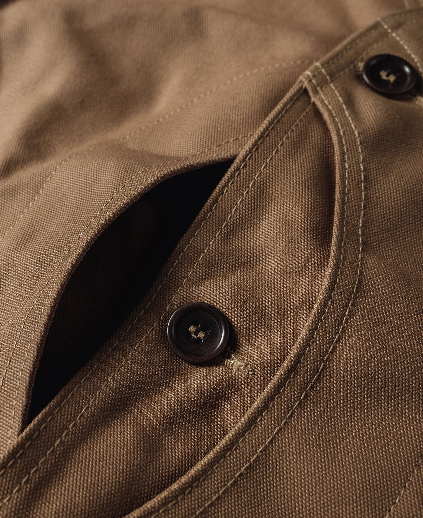 Gilet de chasse kaki épais en toile avec poches à gibier et fermeture boutonnée