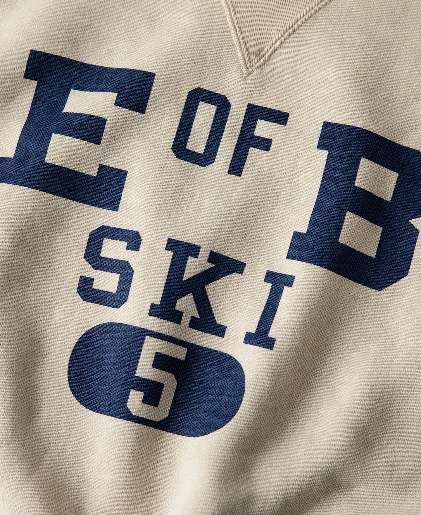 Sweat-shirt ras du cou épais de ski vintage graphique abricot avec empiècement en V