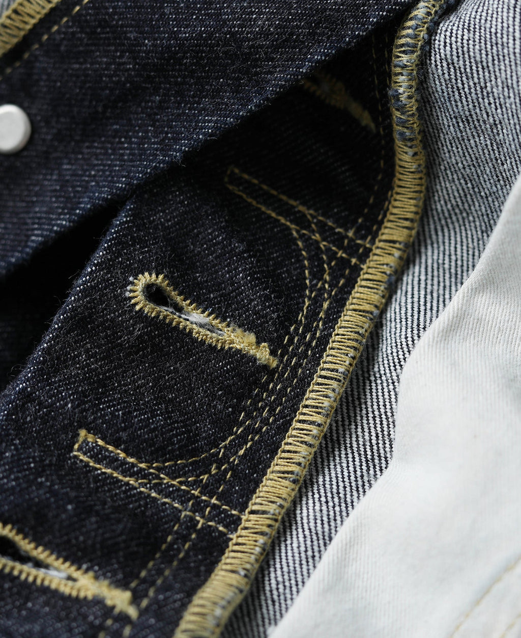 Jean large en denim selvedge indigo coupe décontractée avec revers