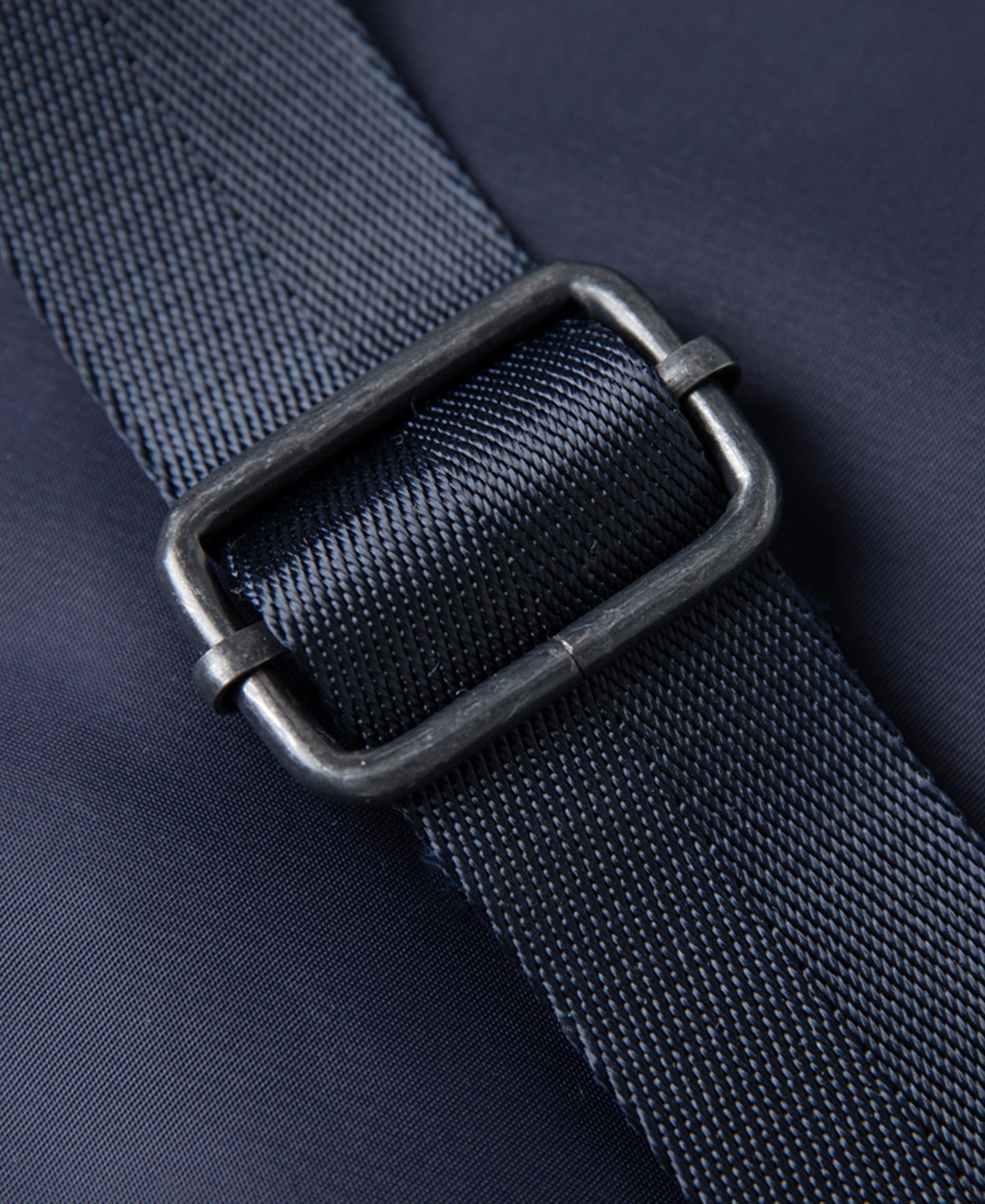 Sac cabas en nylon marine avec bandoulière amovible et doubles poignées