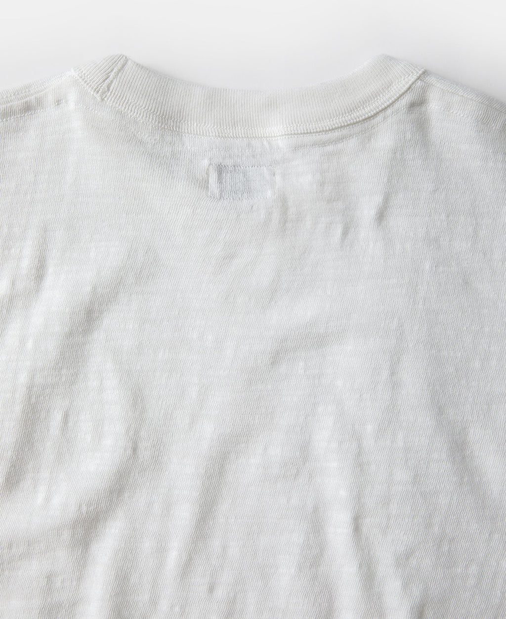 T-shirt blanc à col rond et manches courtes, avec soufflet tubulaire épais