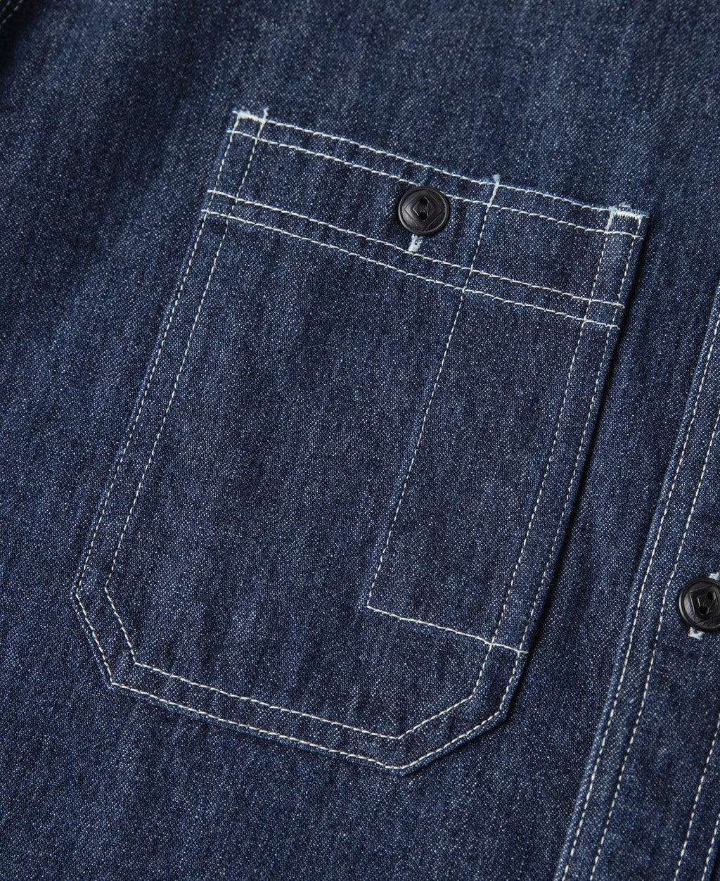 Chemise de travail à manches longues en denim bleu épais avec poches poitrine