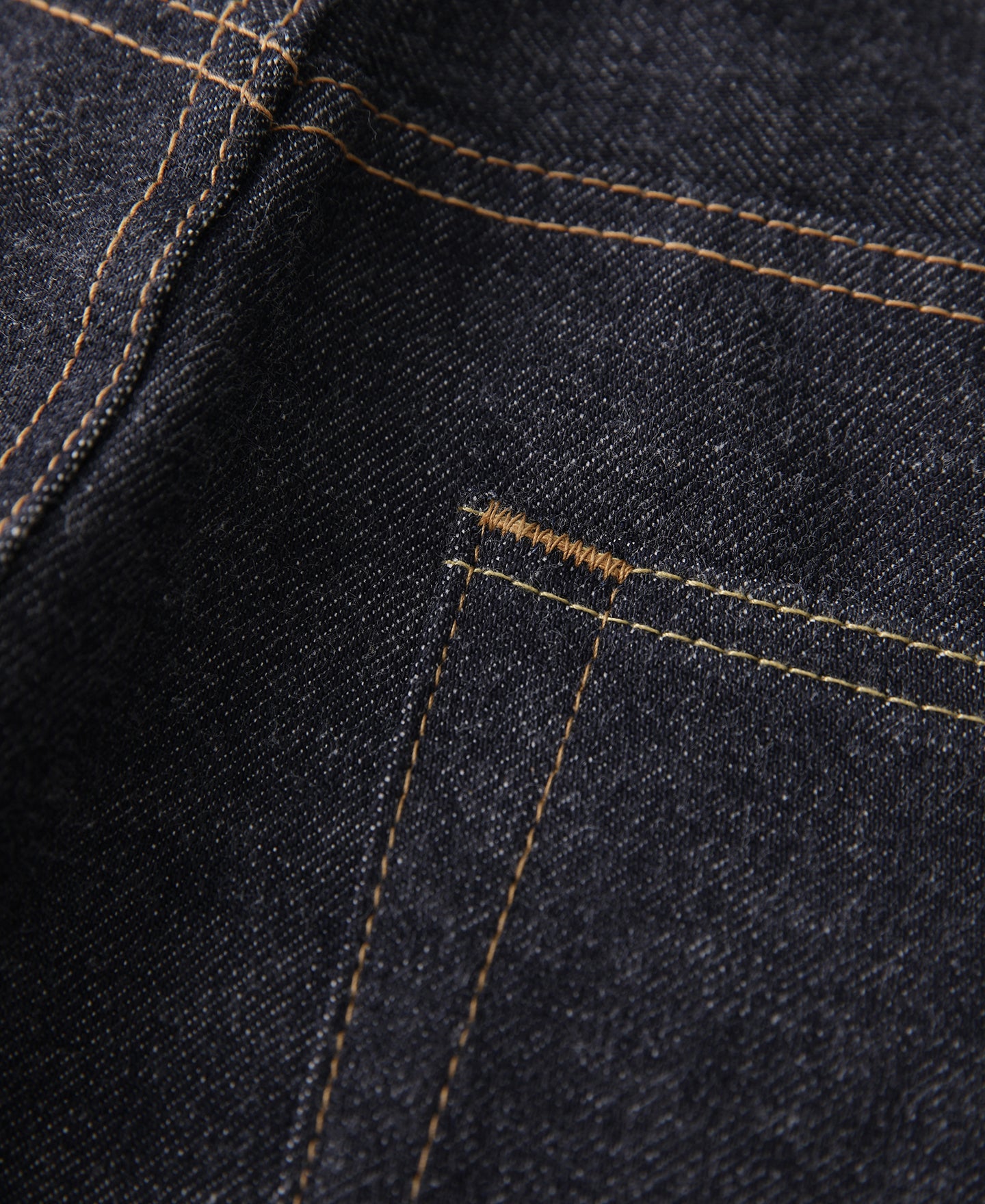 Jean en denim selvedge brut épais coupe droite indigo pour homme
