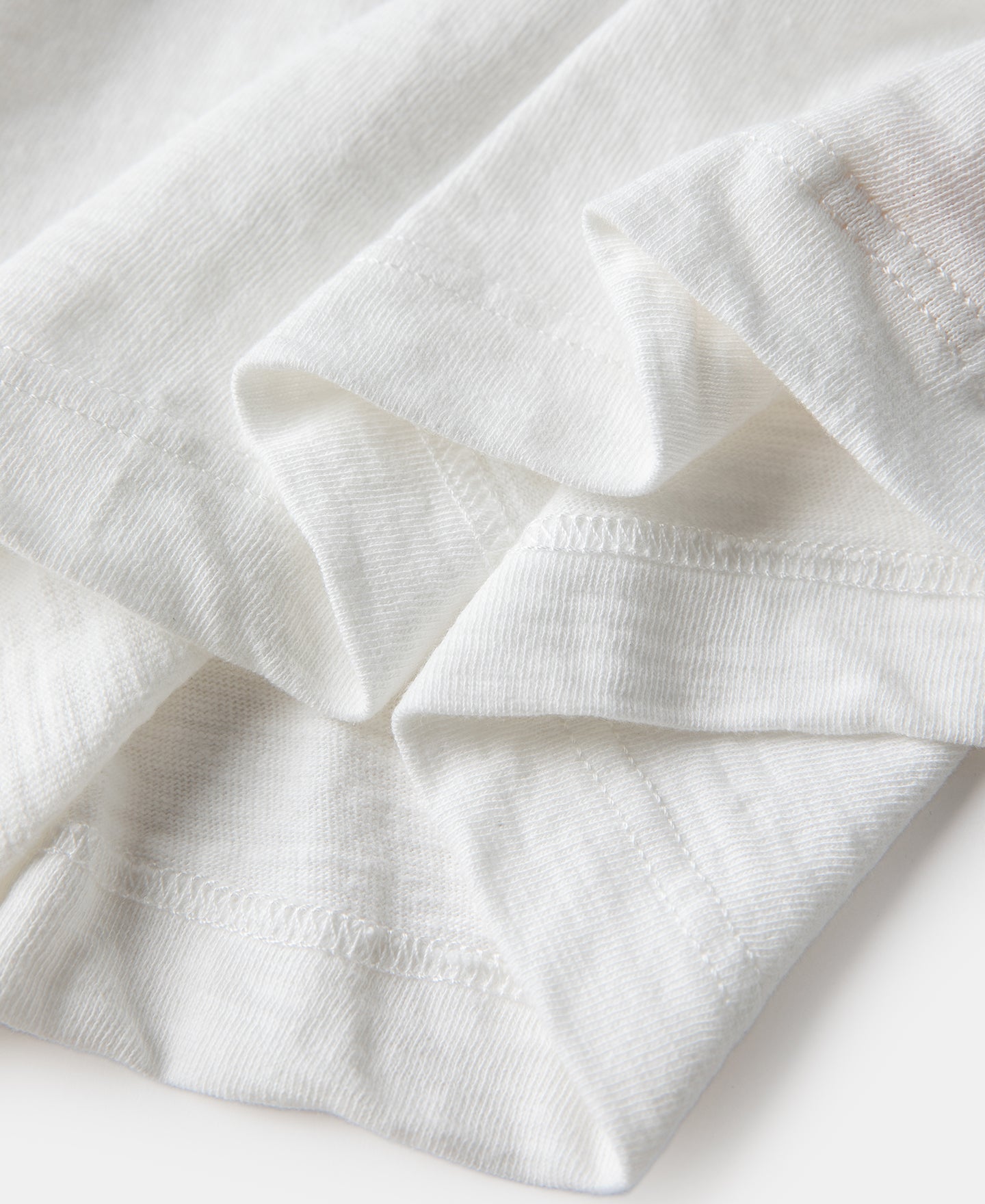 T-shirt blanc à col rond et manches courtes, avec soufflet tubulaire épais
