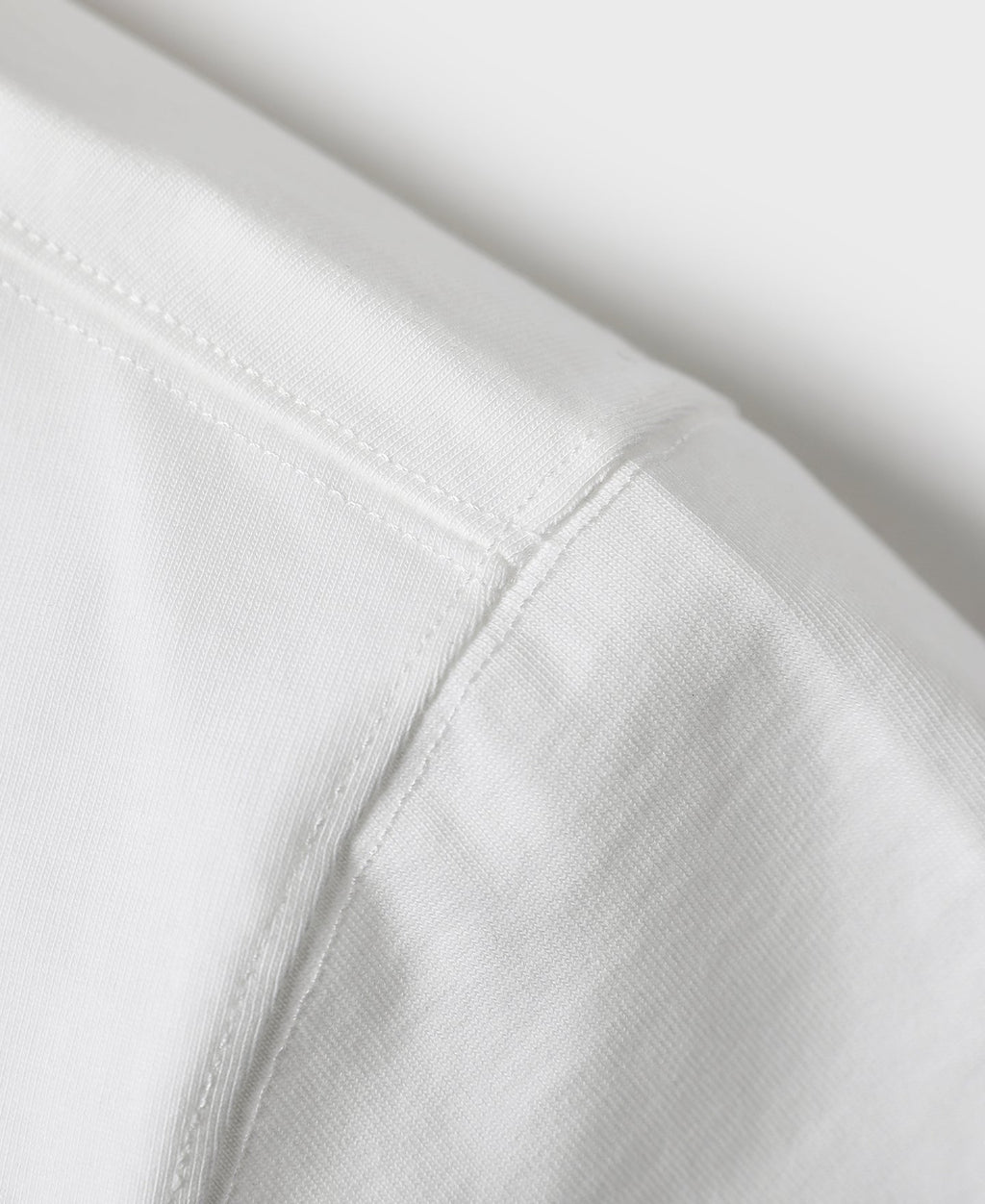 T-shirt à col Henley à manches courtes, patte de boutonnage blanche, coupe ajustée