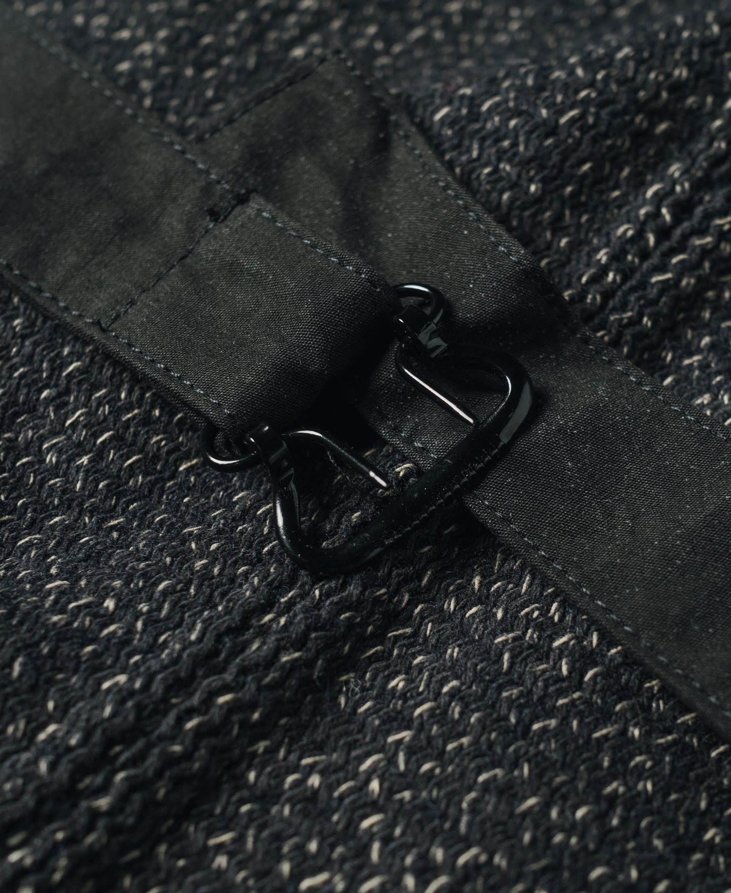 Gilet en laine mélangée poivre et sel à quatre poches avec liseré noir coupe classique