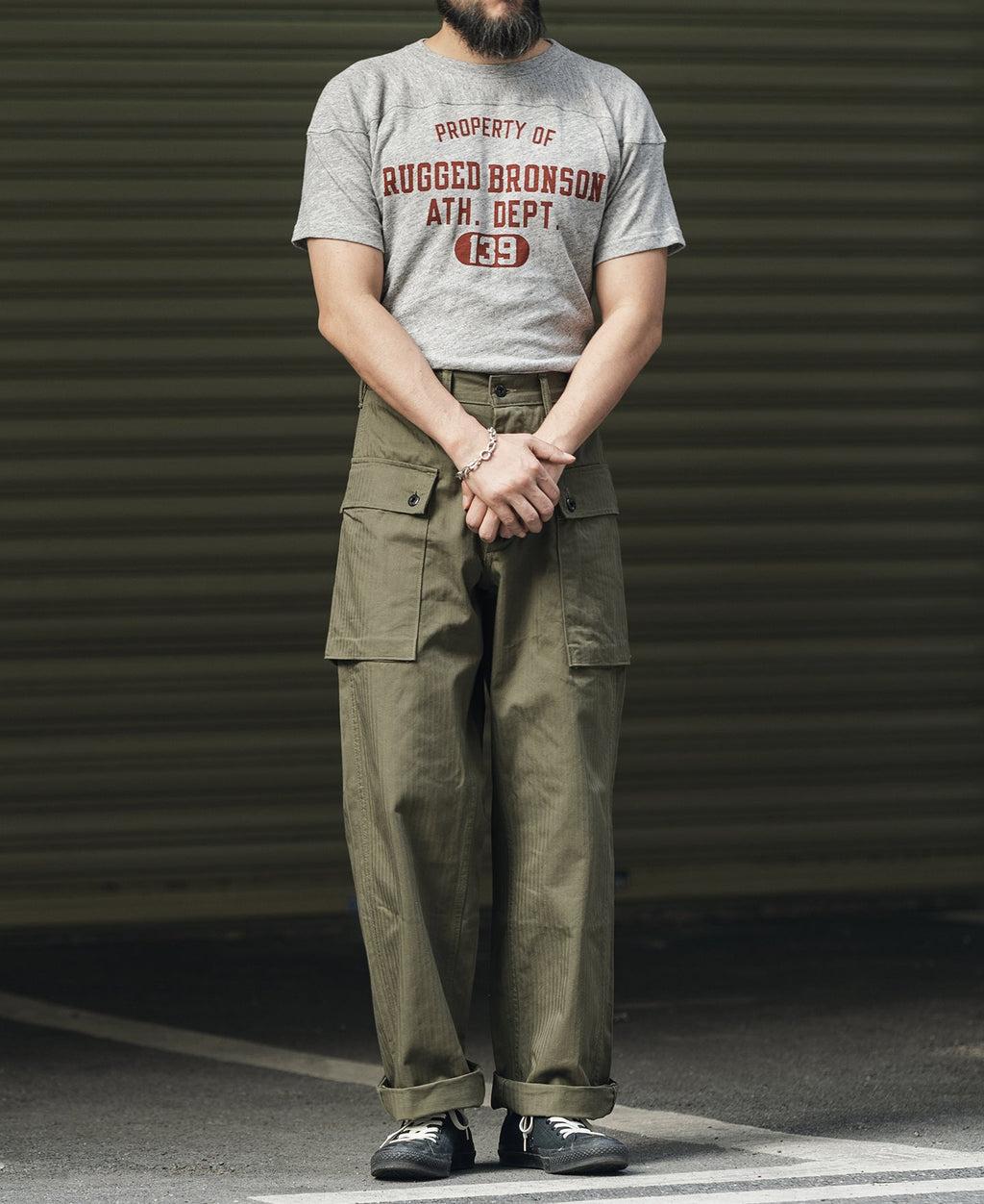T-shirt gris pour homme, coupe décontractée avec épaules tombantes, motif athlétique imprimé, manches courtes